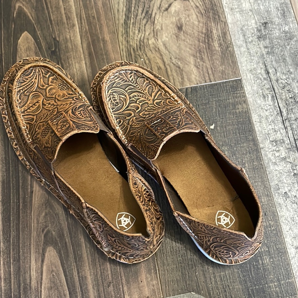 Ariat Cruisers Tooled Leather Size 7 NWOT